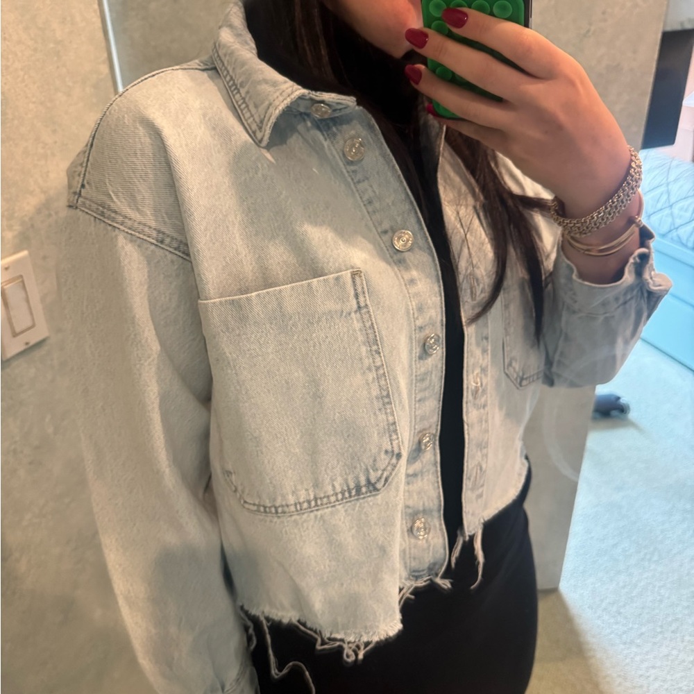 ZARA Cropped Denim Jacket - size M - Picture 4 of 9